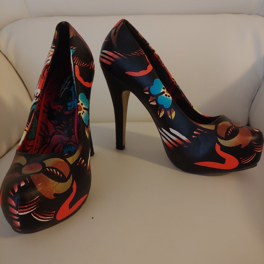 Iron Fist size 6 heels